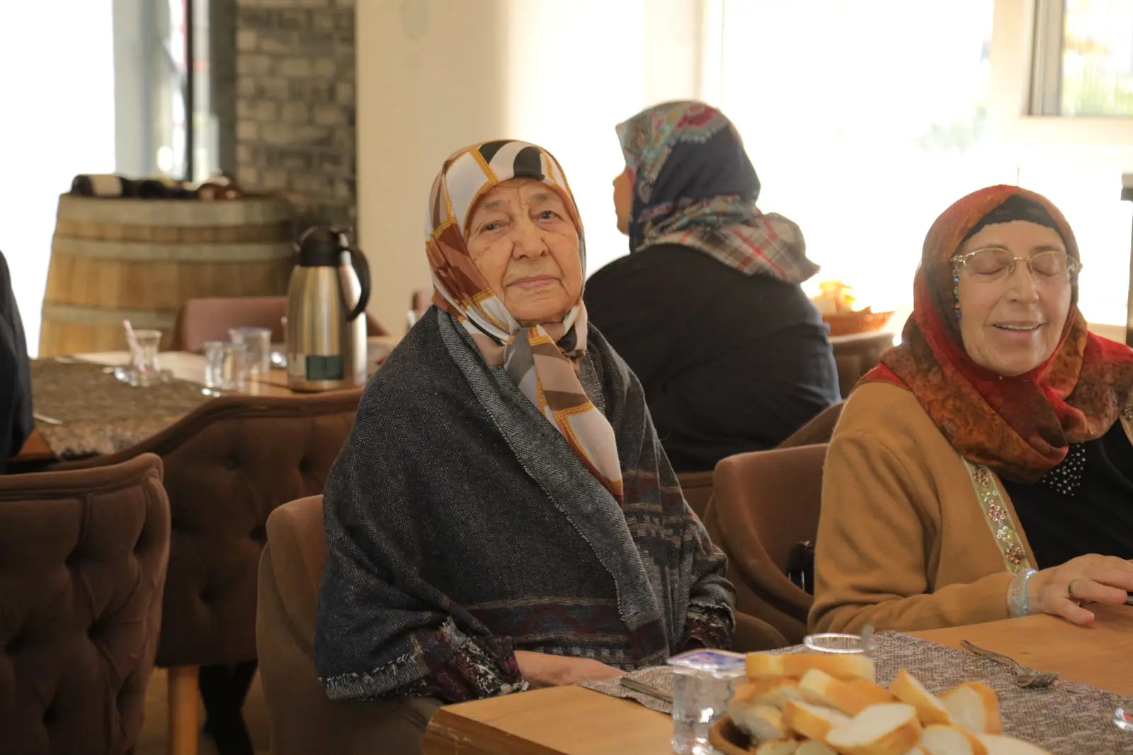 EDİRNE BELEDİYESİ DÜNYA YAŞLILAR GÜNÜ’NDE BÜYÜKLERİ BİR ARAYA GETİRDİ galeri görseli